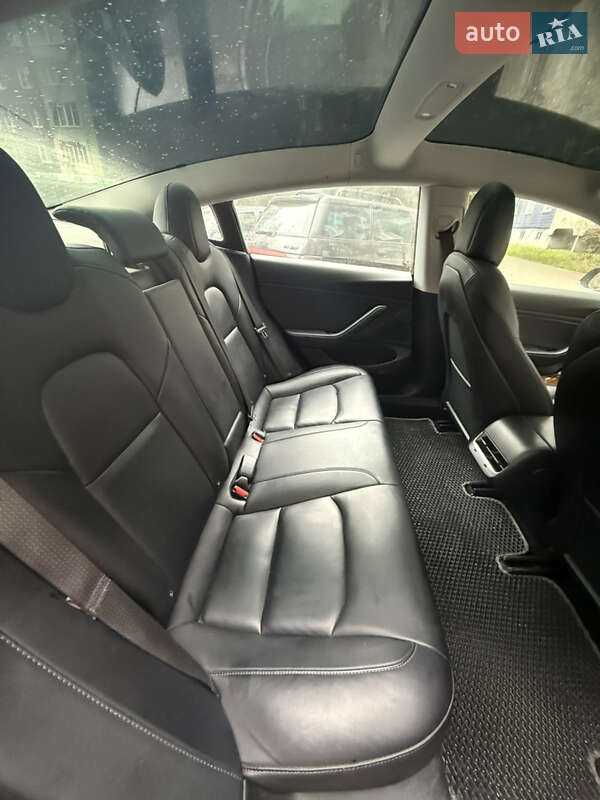 Седан Tesla Model 3 2018 в Львові