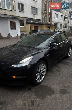 Седан Tesla Model 3 2018 в Львове