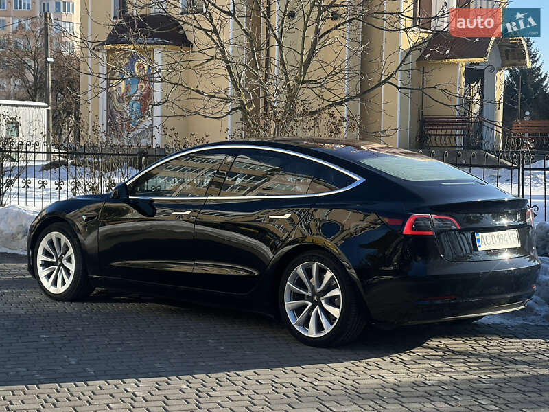 Седан Tesla Model 3 2018 в Луцке