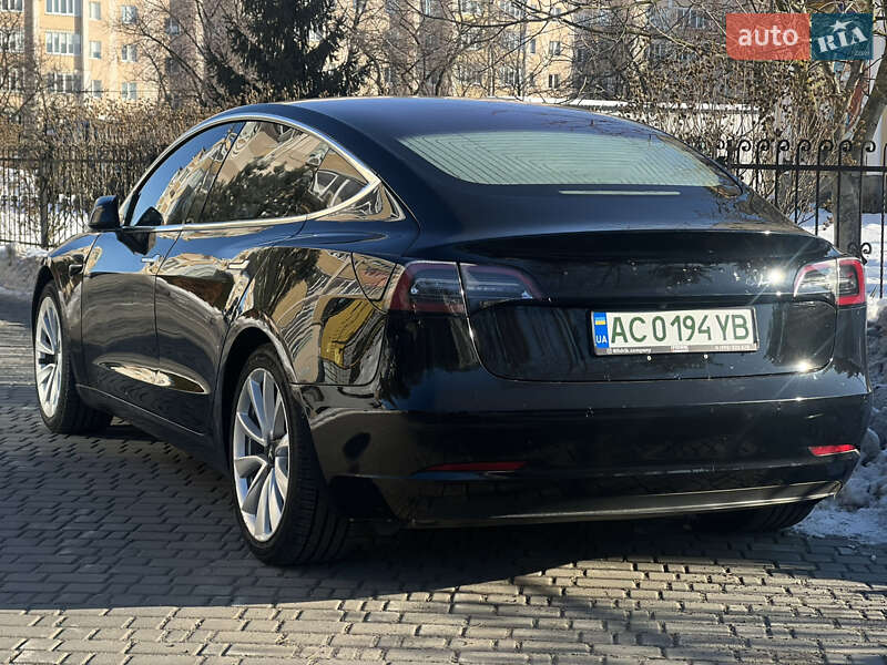 Седан Tesla Model 3 2018 в Луцке