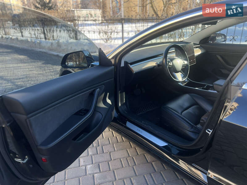 Седан Tesla Model 3 2018 в Луцке