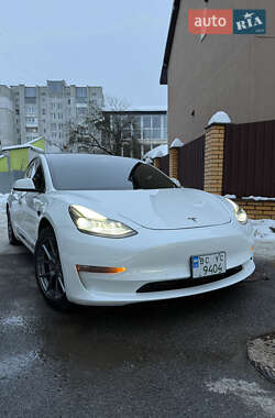 Седан Tesla Model 3 2021 в Львове