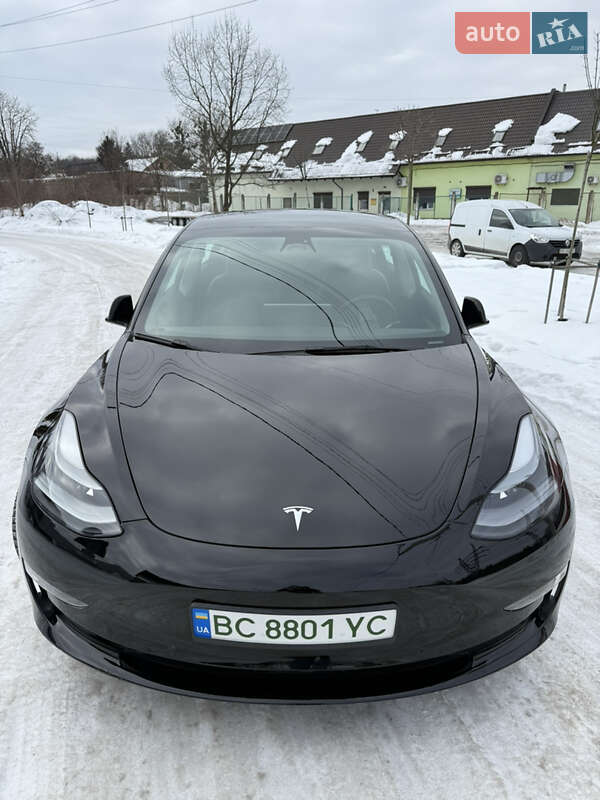 Седан Tesla Model 3 2022 в Львові