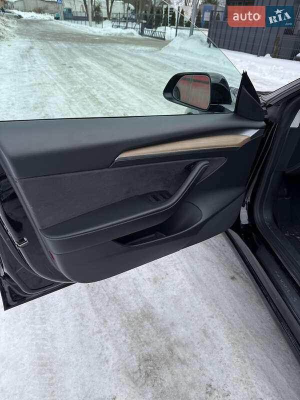 Седан Tesla Model 3 2022 в Львові