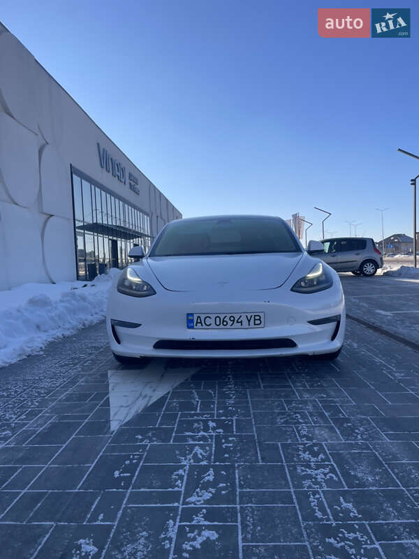 Седан Tesla Model 3 2023 в Луцке