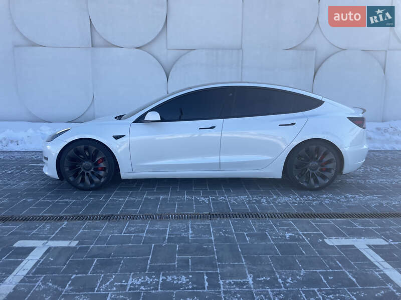 Седан Tesla Model 3 2023 в Луцке