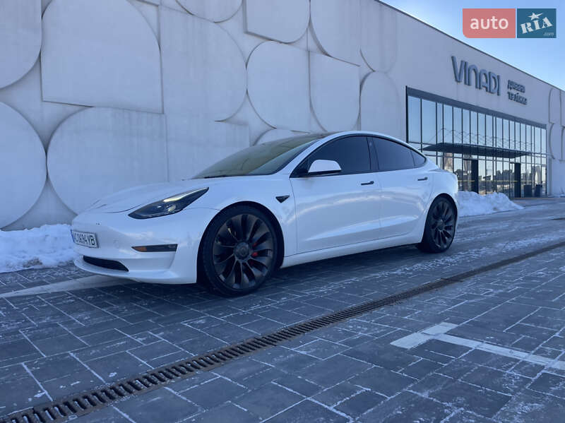 Седан Tesla Model 3 2023 в Луцке