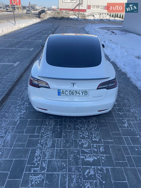 Седан Tesla Model 3 2023 в Луцке
