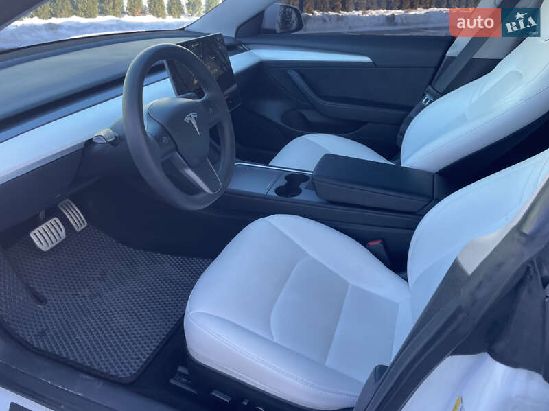 Седан Tesla Model 3 2023 в Луцке