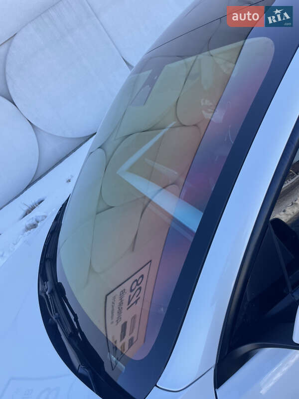 Седан Tesla Model 3 2023 в Луцке