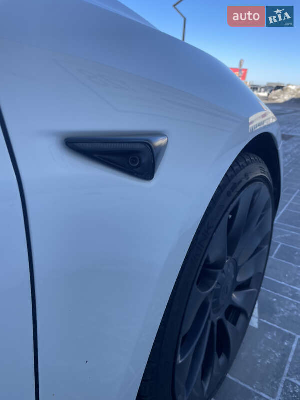 Седан Tesla Model 3 2023 в Луцке