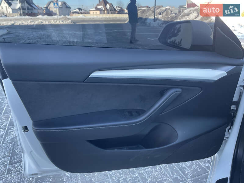 Седан Tesla Model 3 2023 в Луцке