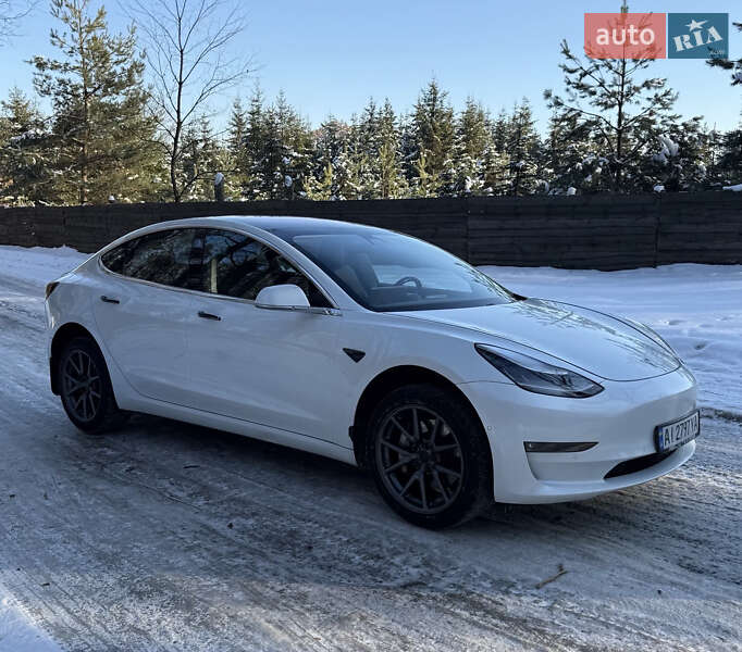 Седан Tesla Model 3 2018 в Києві