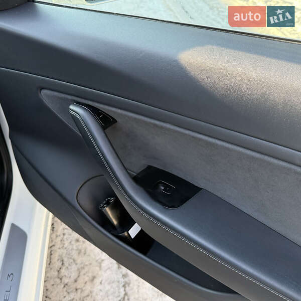 Седан Tesla Model 3 2018 в Києві