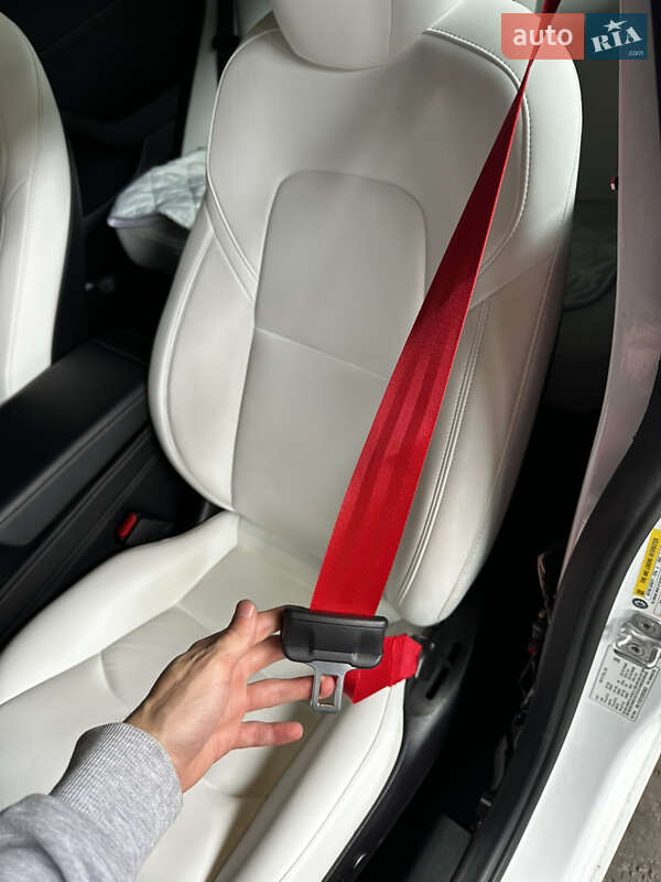 Седан Tesla Model 3 2022 в Харкові