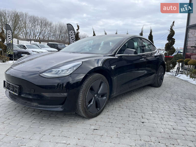 Седан Tesla Model 3 2018 в Львове
