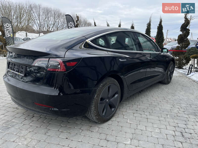 Седан Tesla Model 3 2018 в Львове