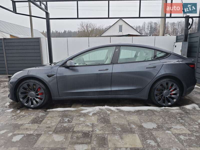 Седан Tesla Model 3 2022 в Черкасах