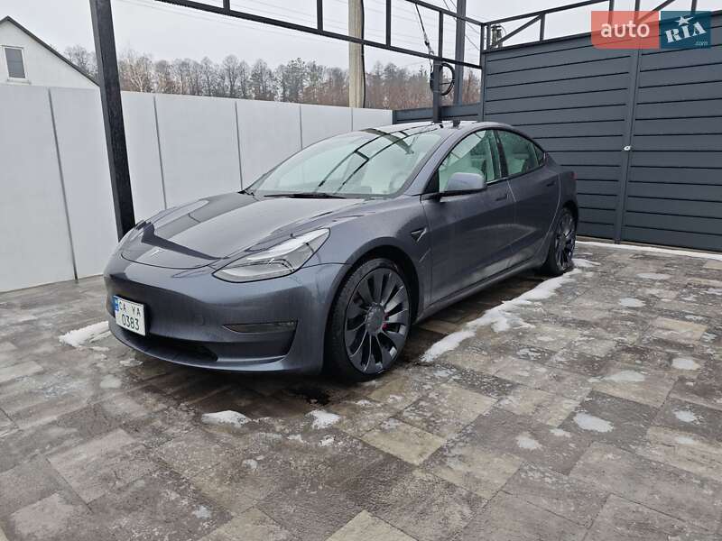 Седан Tesla Model 3 2022 в Черкасах