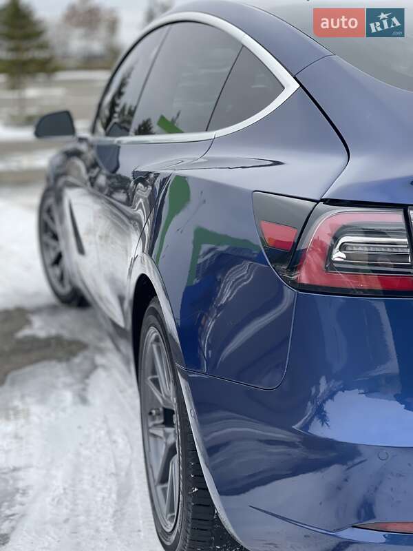 Седан Tesla Model 3 2019 в Одесі