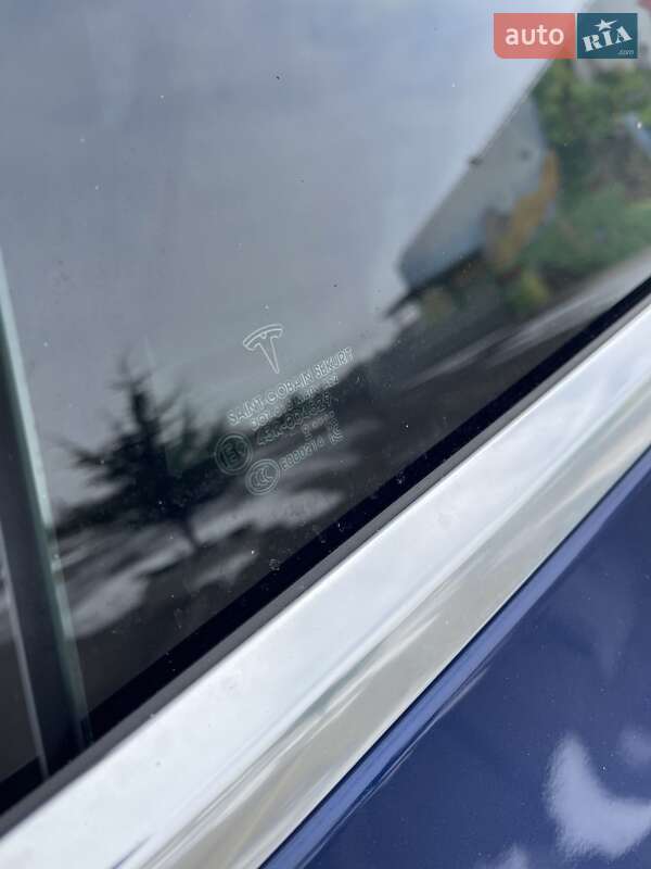 Седан Tesla Model 3 2019 в Одесі