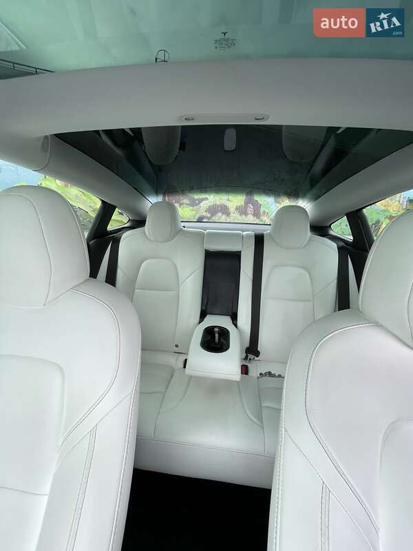 Седан Tesla Model 3 2019 в Одесі