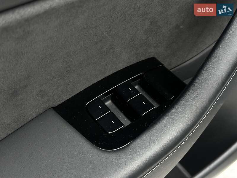 Седан Tesla Model 3 2018 в Львове