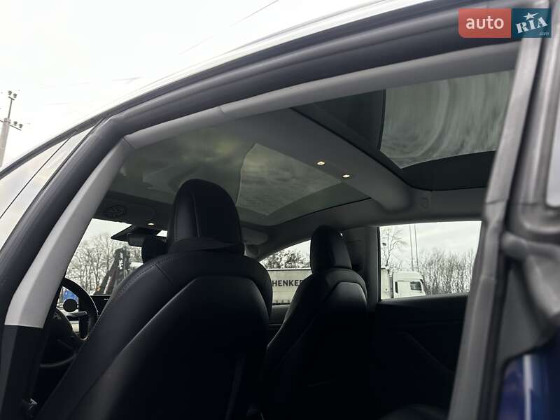 Седан Tesla Model 3 2018 в Львове