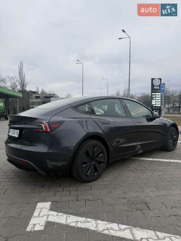 Седан Tesla Model 3 2024 в Кременчуці