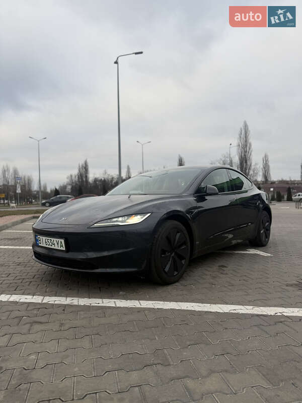 Седан Tesla Model 3 2024 в Кременчуці