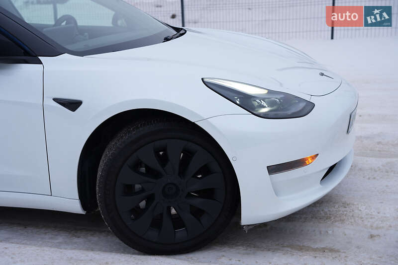 Седан Tesla Model 3 2020 в Києві