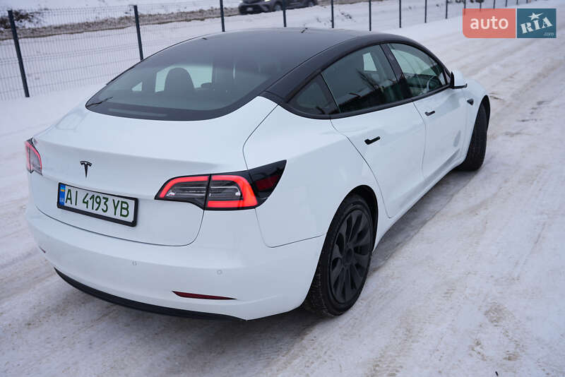 Седан Tesla Model 3 2020 в Києві