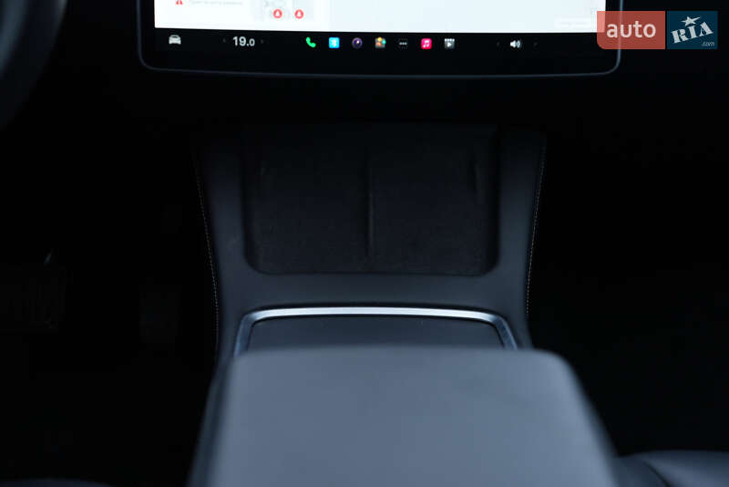 Седан Tesla Model 3 2020 в Києві