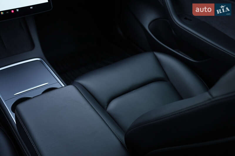 Седан Tesla Model 3 2020 в Києві