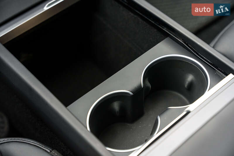 Седан Tesla Model 3 2025 в Києві фото 56 Седан Tesla Model 3 2025 в Києві