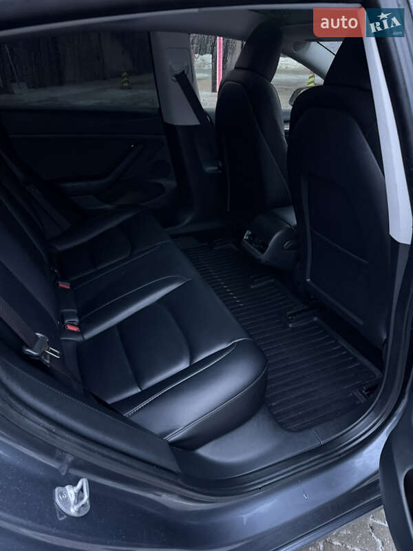 Седан Tesla Model 3 2023 в Львове