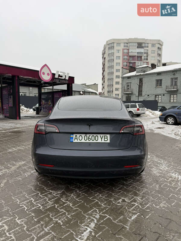 Седан Tesla Model 3 2023 в Львове