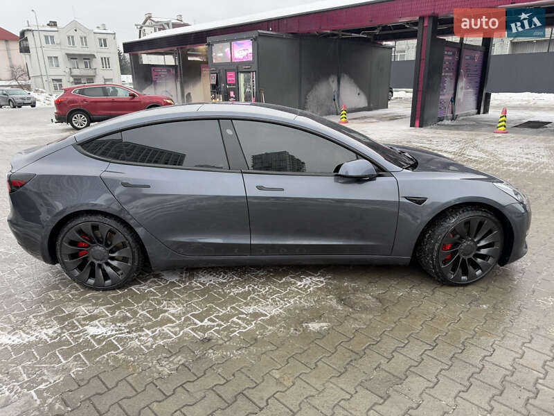 Седан Tesla Model 3 2023 в Львове