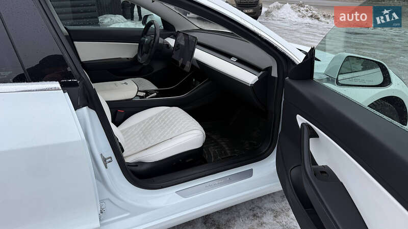 Седан Tesla Model 3 2018 в Шептицькому