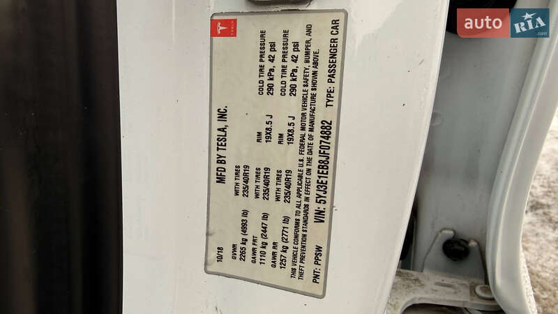 Седан Tesla Model 3 2018 в Шептицькому