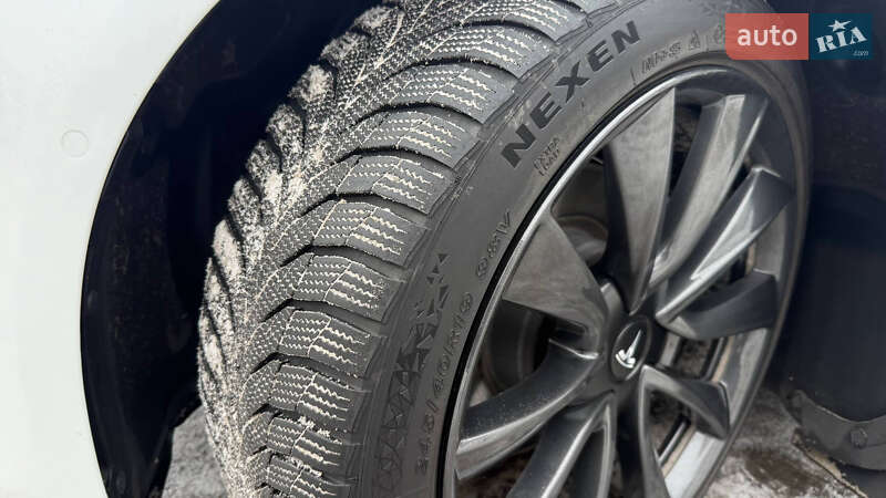 Седан Tesla Model 3 2018 в Шептицькому