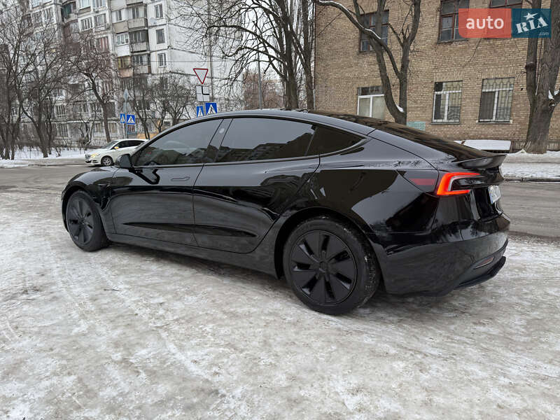 Седан Tesla Model 3 2024 в Києві