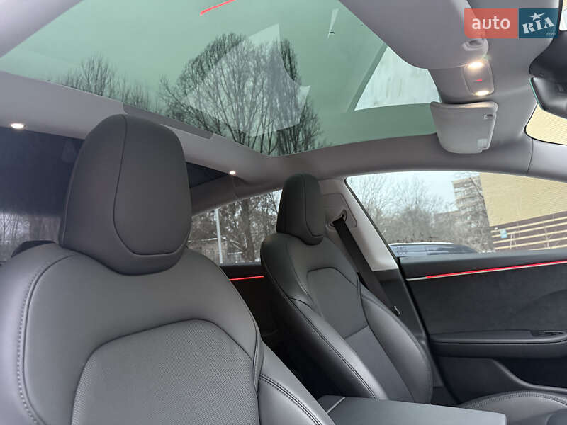 Седан Tesla Model 3 2024 в Києві