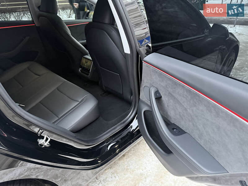 Седан Tesla Model 3 2024 в Києві
