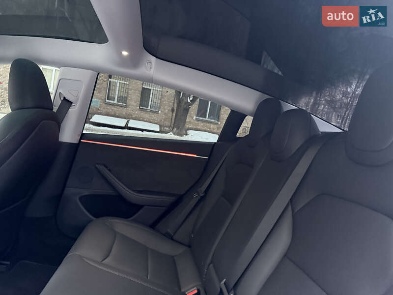 Седан Tesla Model 3 2024 в Києві
