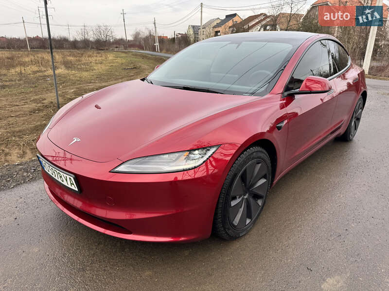 Седан Tesla Model 3 2024 в Ужгороде