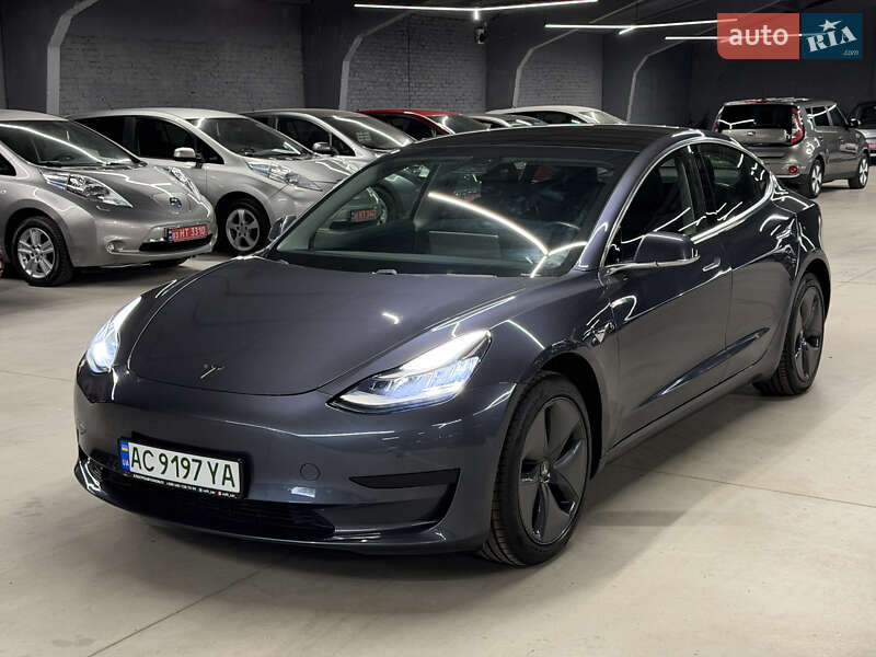 Седан Tesla Model 3 2019 в Володимирі