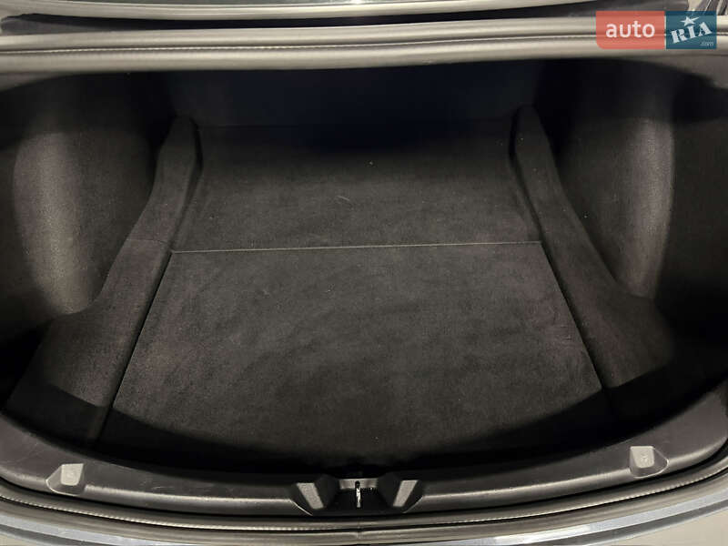 Седан Tesla Model 3 2019 в Володимирі