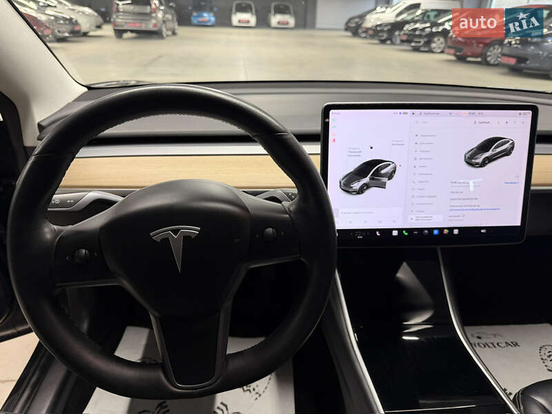 Седан Tesla Model 3 2019 в Володимирі