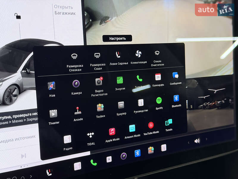 Седан Tesla Model 3 2019 в Володимирі